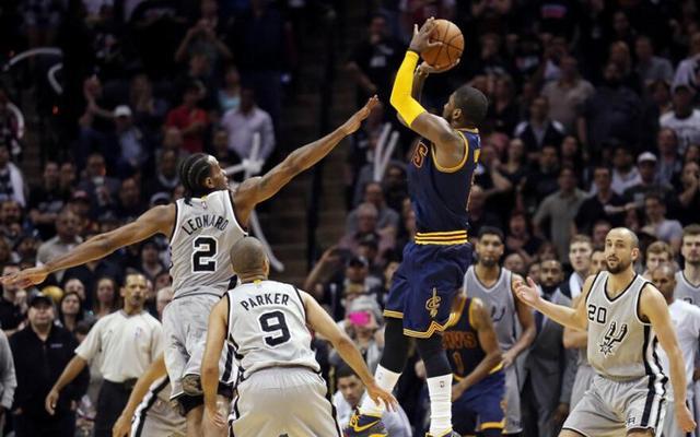 NBA湖人加时争议三分绝杀快船终结四连胜登顶引热议
